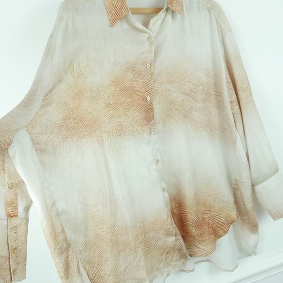 Lioness Small Top Oversized Button Up Silky Neutral Textured Print Glam Blouse - Picture 7 of 9